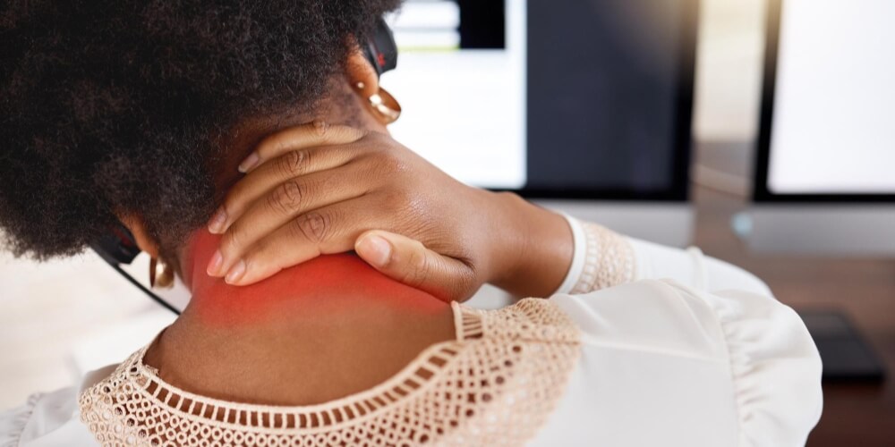 nackenverspannungen-im-buero